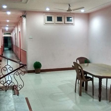 Hotel Varsa Dibrugarh 외부 사진
