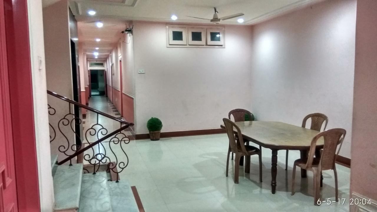 Hotel Varsa Dibrugarh 외부 사진