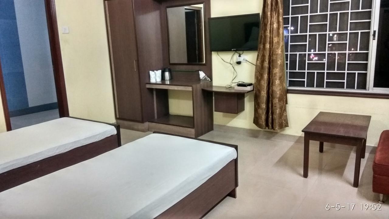 Hotel Varsa Dibrugarh 외부 사진