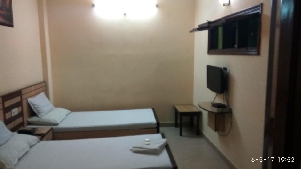 Hotel Varsa Dibrugarh 외부 사진