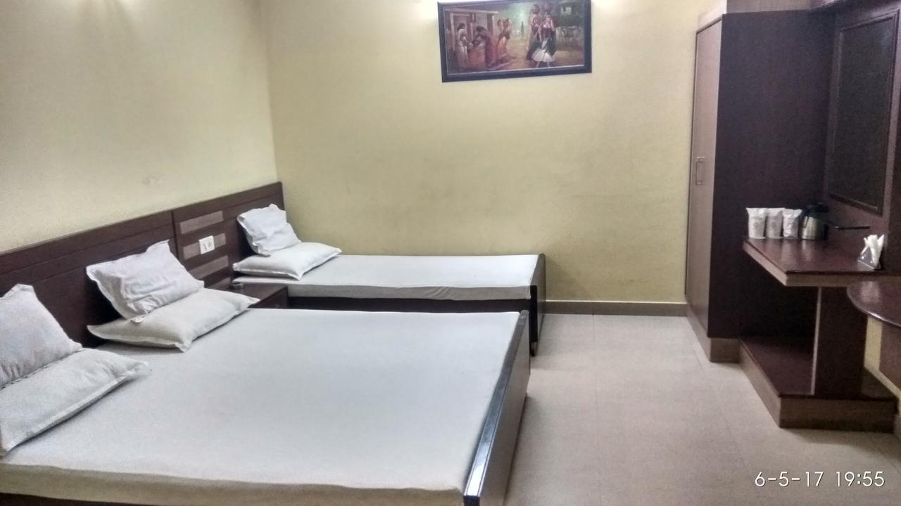 Hotel Varsa Dibrugarh 외부 사진