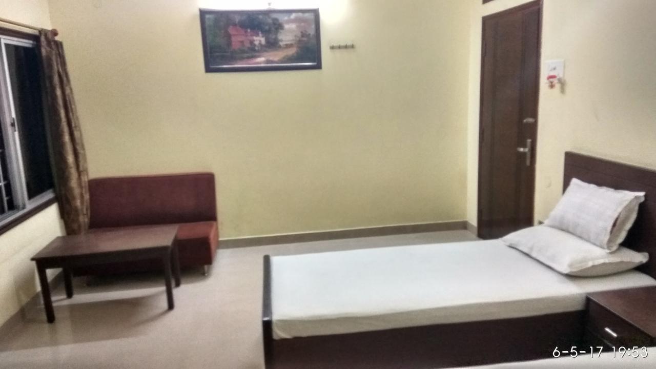 Hotel Varsa Dibrugarh 외부 사진
