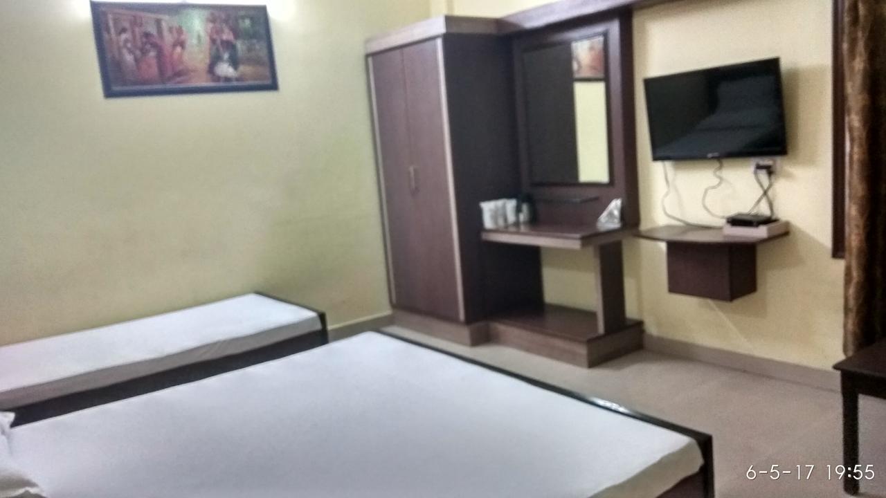 Hotel Varsa Dibrugarh 외부 사진