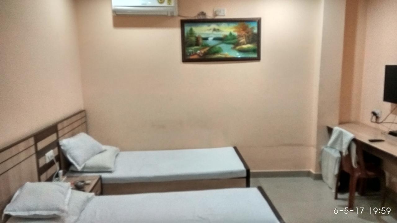 Hotel Varsa Dibrugarh 외부 사진