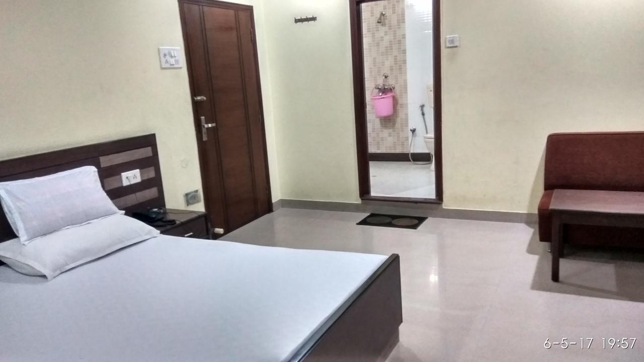 Hotel Varsa Dibrugarh 외부 사진