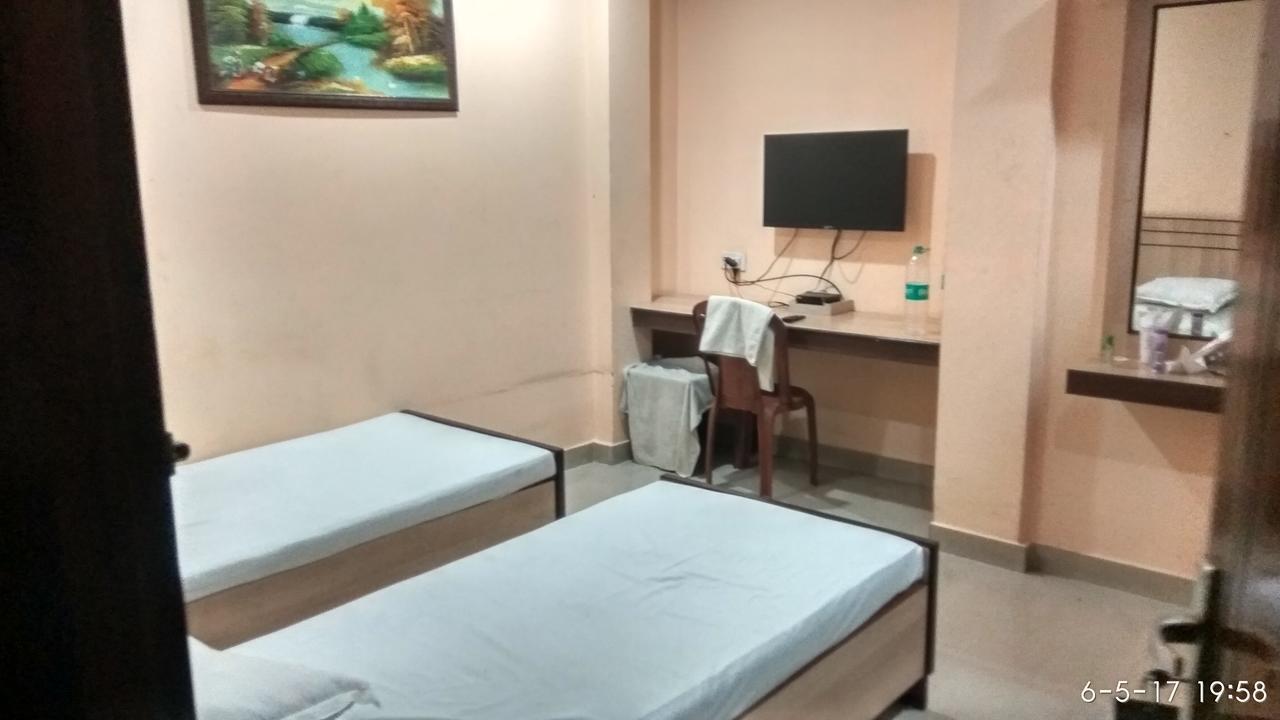 Hotel Varsa Dibrugarh 외부 사진