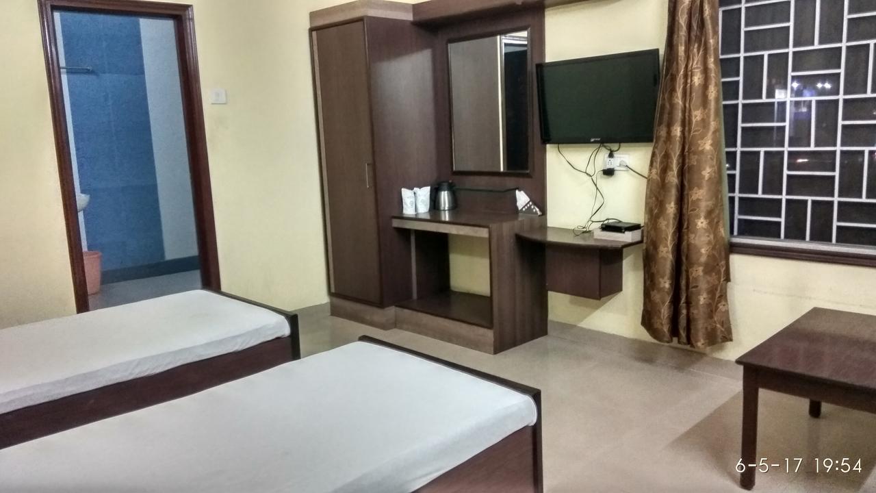 Hotel Varsa Dibrugarh 외부 사진