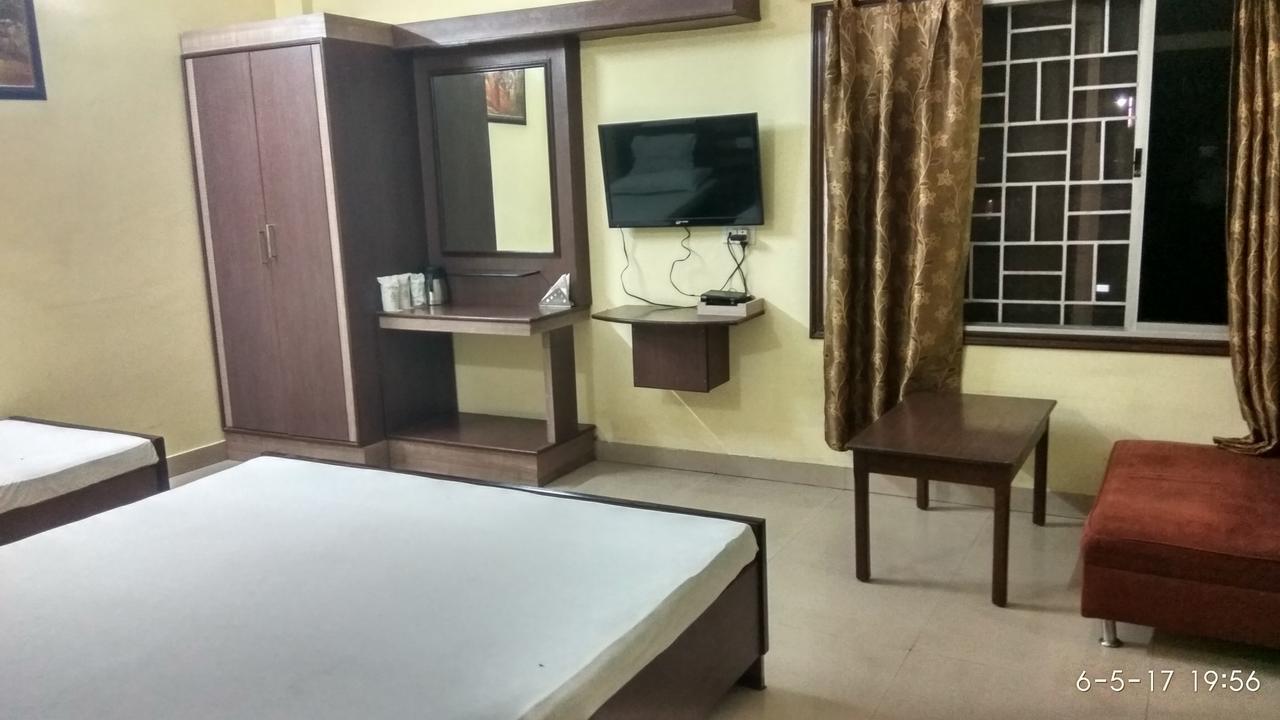 Hotel Varsa Dibrugarh 외부 사진